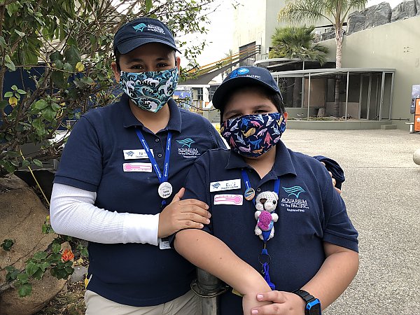 Family volunteers wearing masks